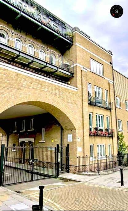 A Beautiful Stylish 2 Bedroom Apartment -City Of Londres Exterior foto